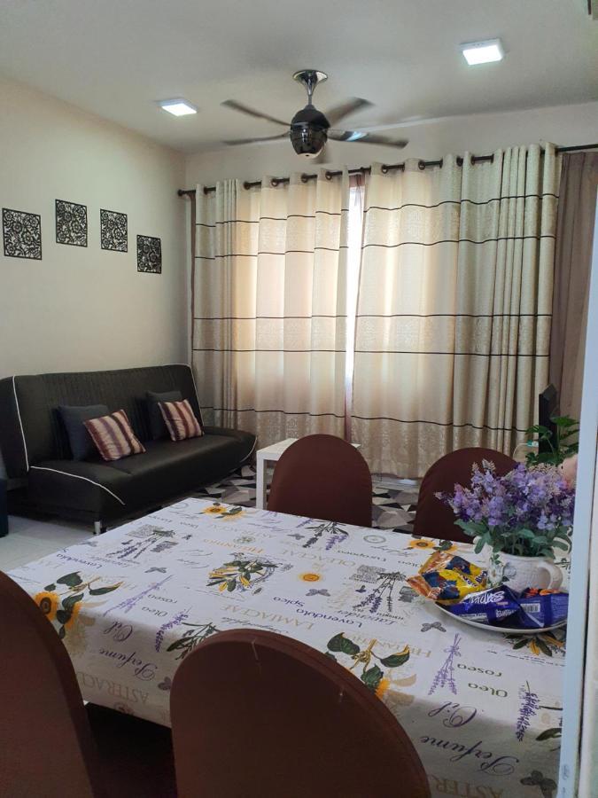 Leezahomestay Bayan Lepas Exterior photo